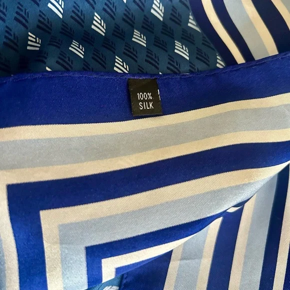 Vineyard Vines 100% Silk Navy & White Scarf - Picture 14 of 16